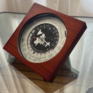 PERFECT condition NEW battery Seiko quartz world clock 70s Japan 24hr wood decor